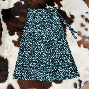 Como Vintage floral wrap midi skirt!